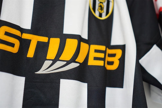 Juventus 2001 - 2002 Hemmatröja